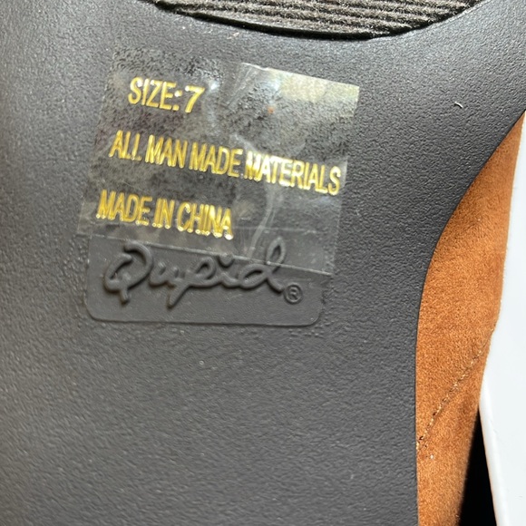 QUPID Fringe Booties Color Rust Oil Finish Faux Suede material. Size 7. - Picture 9 of 9